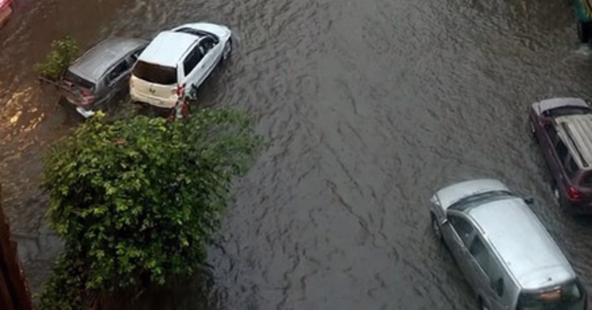 شمالی بنگال میں شدید بارش کے سبب معمولات زندگی متاثر، کئی اضلاع میں ریڈ الرٹ جاری